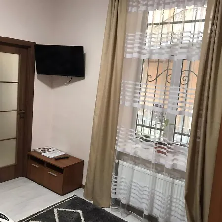 Two-Bedroom Apartment In 10 Min To The Opera Theatre Lviv Exterior photo