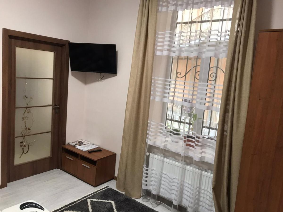 Two-bedroom In 10 Min To The Opera Theatre * Lviv